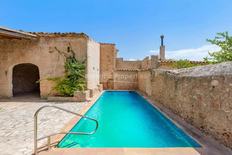 Casa de pueblo tradicional con piscina en venta en el centro de Biniali, Mallorca