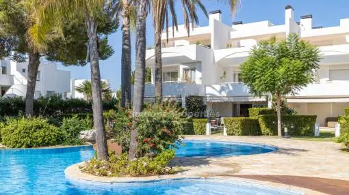 Casa de lujo con jardín y piscinas comunitarias en venta en Puerto Pollensa, Mallorca