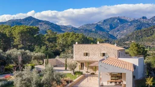 Lujosa casa de campo en venta con vistas panorámicas en Selva, Mallorca