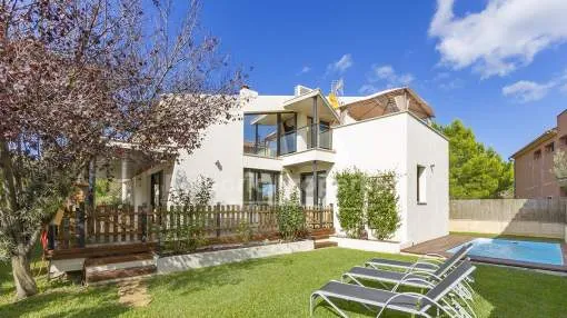 Se vende una atractiva villa a sólo 100 metros del mar en Alcudia, Mallorca