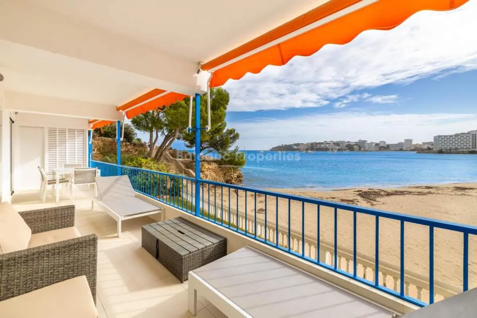 Apartamento en primera línea de playa con vistas al mar en venta en Palmanova, Mallorca