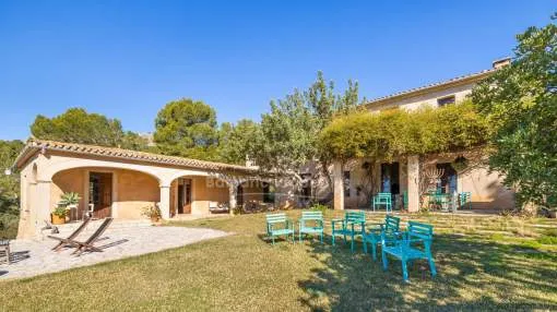 Finca en la ladera de una gran parcela con casa de invitados en venta en Andratx, Mallorca