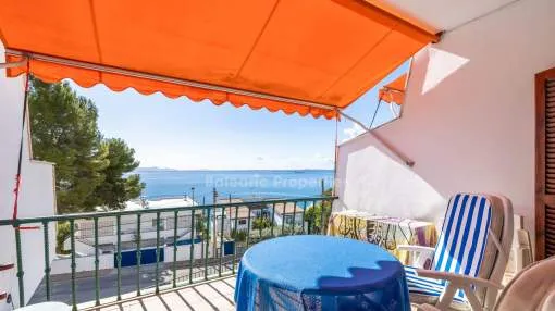 Apartamento de tres plantas con increíbles vistas al mar en venta en Alcudia, Mallorca