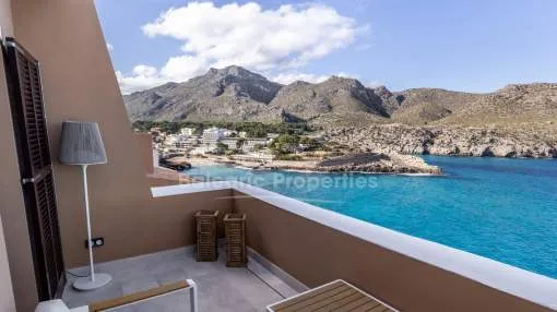 Elegante adosado con vistas al mar en venta en Cala San Vicente, Mallorca