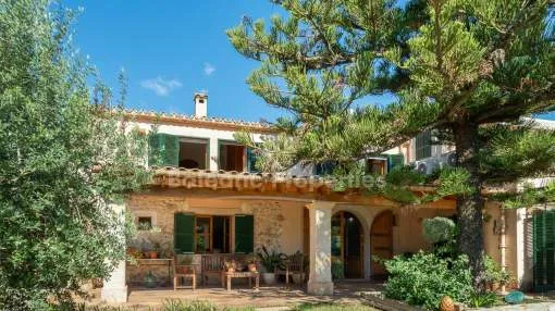 Casa de pueblo con piscina y mucho carácter en venta en Llubí, Mallorca