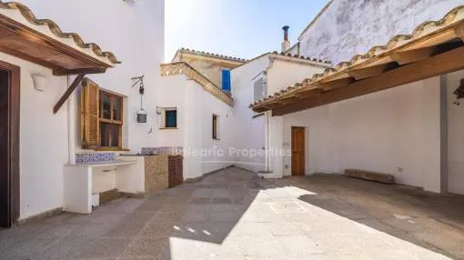 Casa de inversión con vistas a la montaña en venta en S'Arracó, Mallorca