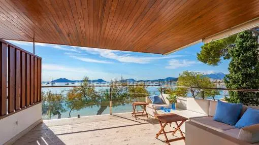 Apartamento en primera línea de mar a la venta en el Paseo de los Pinos en Puerto Pollensa, Mallorca