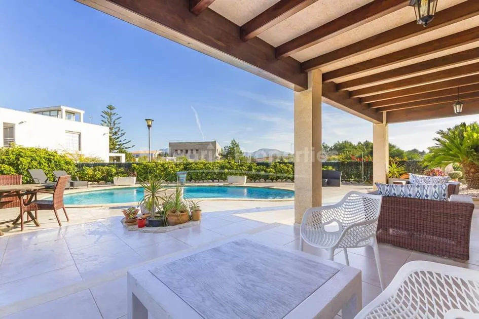 Hermosa villa con piscina y spa en venta en Alcudia, Mallorca