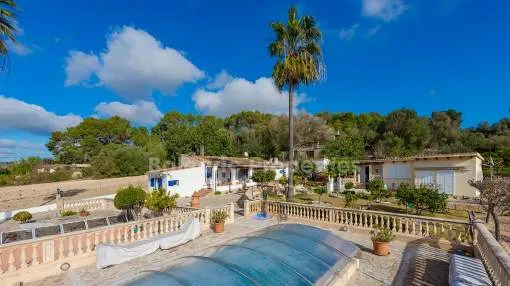 Casa de campo con piscina cubierta en venta en Montuiri, Mallorca