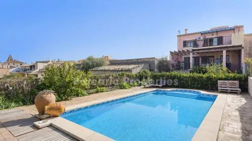 Amplia casa con piscina en venta en el centro de Moscari, Mallorca