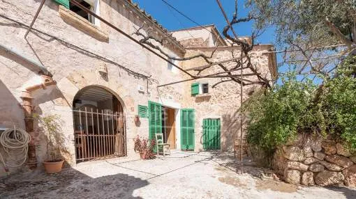 Pintoresca casa de pueblo en venta en el centro de Búger, Mallorca