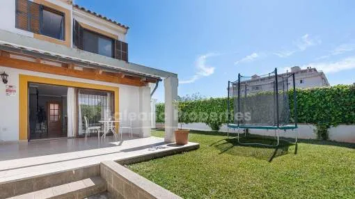 Casa adosada con piscina comunitaria en venta en Puerto Alcudia, Mallorca