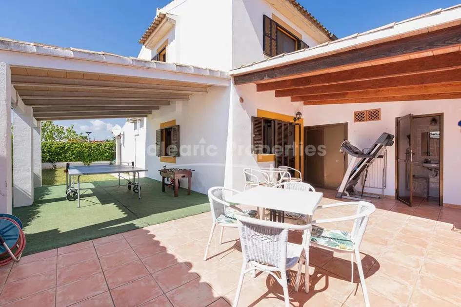 Casa adosada con piscina comunitaria en venta en Puerto Alcudia, Mallorca