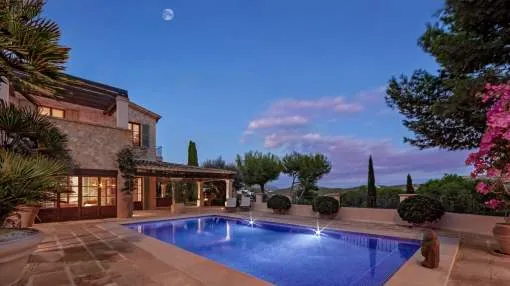 Villa de alta gama con piscina y vistas al mar en venta en Camp de Mar, Mallorca Villa de alta gama con piscina y vistas al mar en venta en Camp de Mar, Mallorca
