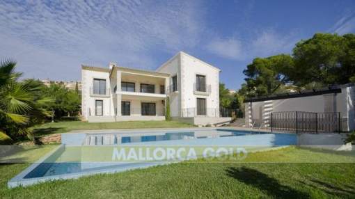 Espaciosa y luminosa villa con orientacion sur con vistas al mar Espaciosa y luminosa villa con orientacion sur con vistas al mar