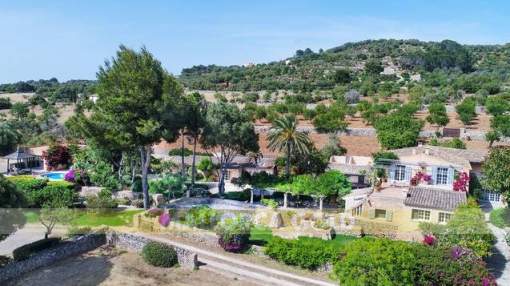 Finca romántica reformada, muy soleada y tranquila con casas de invitados Finca romántica reformada, muy soleada y tranquila con casas de invitados