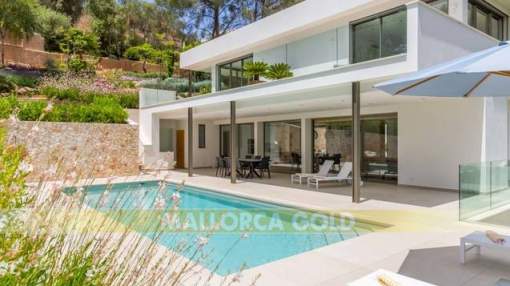 Villa de diseño de nueva construcción en una zona tranquila Villa de diseño de nueva construcción en una zona tranquila