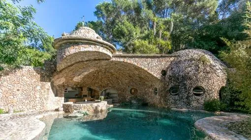 Finca de 300 años de antigüedad con terreno extenso y amplias vistas en Port d'Alcúdia con un jardín fantástico