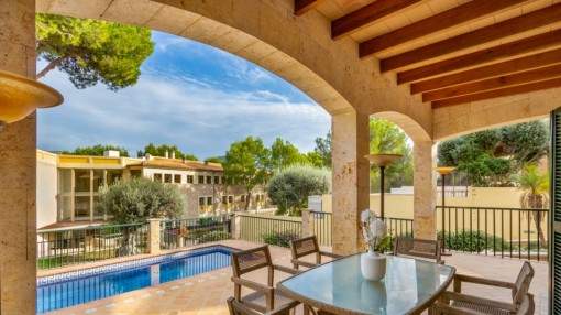 Bonita casa, recientemente reformada con piscina y pequeña vista al mar en zona tranquila de Cala Mesquida Bonita casa, recientemente reformada con piscina y pequeña vista al mar en zona tranquila de Cala Mesquida