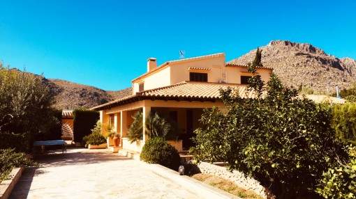 Finca en una tranquila zona residencial con piscina propia y terreno grande cerca del puerto de Pollença Finca en una tranquila zona residencial con piscina propia y terreno grande cerca del puerto de Pollença