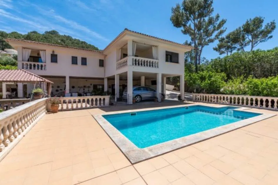 Casa unifamiliar con jardín y piscina en Santa Ponsa