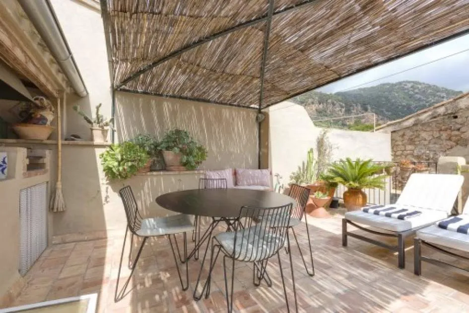 Preciosa casa reformada con terraza y vistas maravillosas en Valldemossa