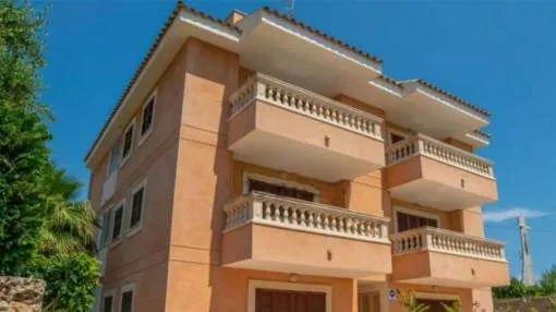 Edificio residencial con 6 apartamentos con licencia de alquiler vacacional en Son Baulo a tan solo 300 m del mar