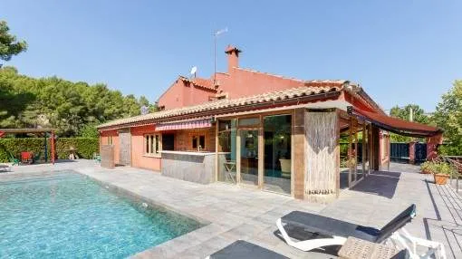 Sensacional villa con piscina y magnífica zona exterior en Esporles