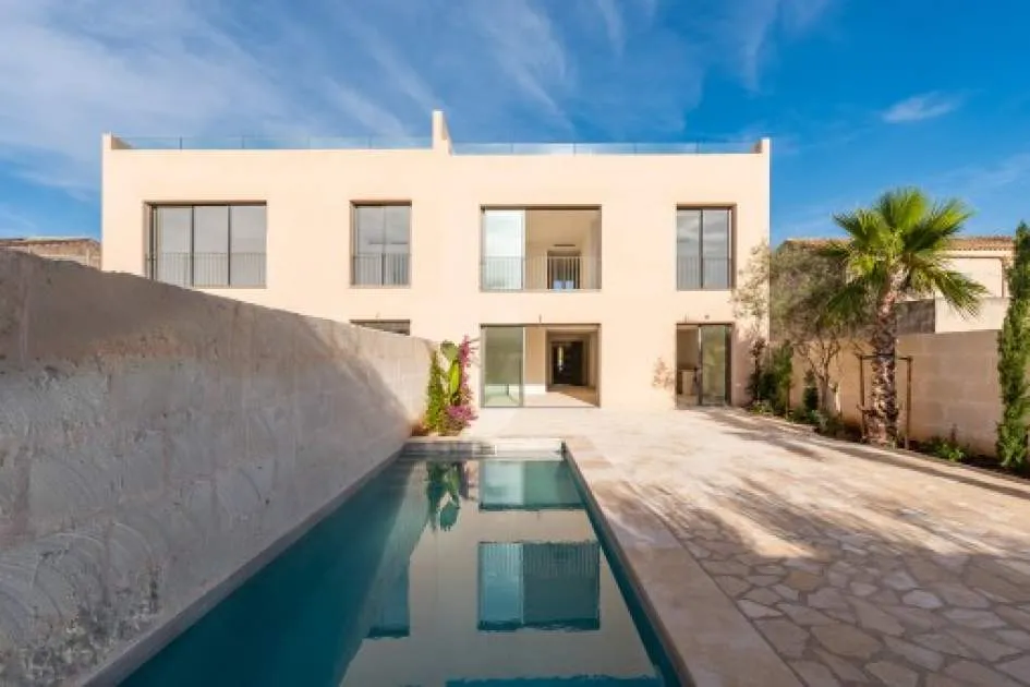 Moderna casa de pueblo con piscina privada y vistas a Cabrera en Ses Salines