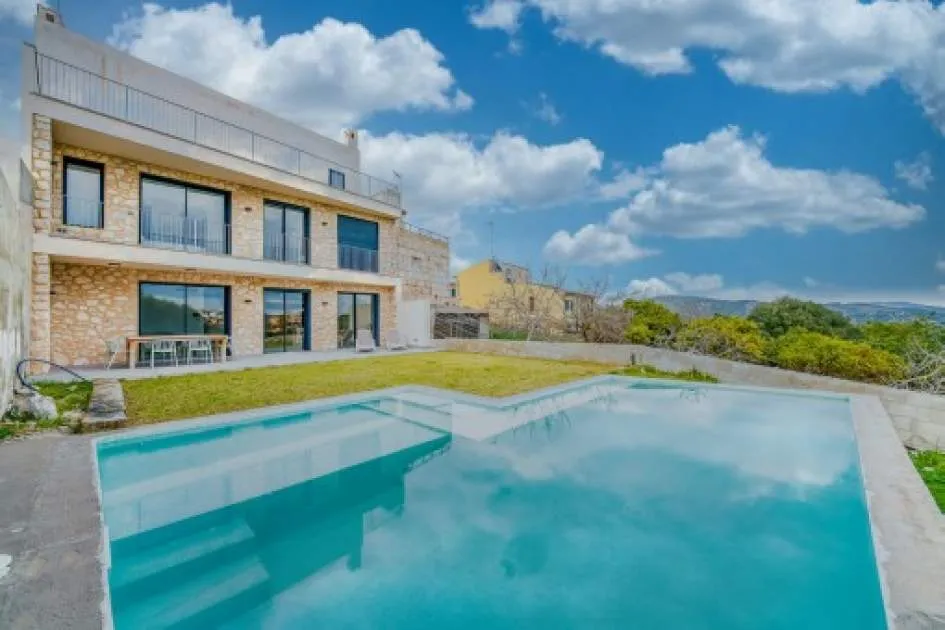 Casa de nueva construcción con magníficas vistas en Campanet