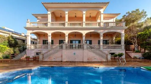 Espectacular villa mediterránea en primera línea con vistas al mar en Son Verí Nou