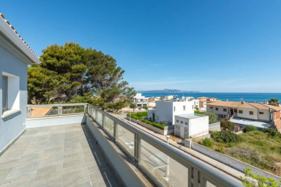 Casa de playa con vistas al mar y licencia de alquiler vacacional en Son Serra de Marina