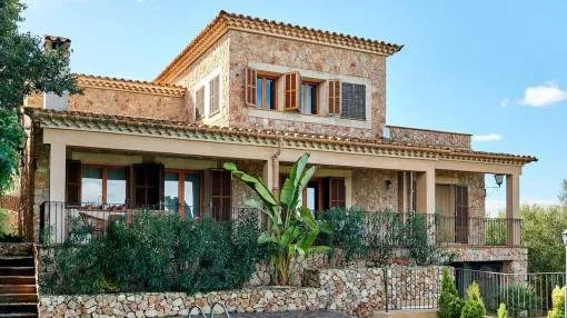 Fantástica villa en Santa Eugenia de estilo mediterráneo con piscina