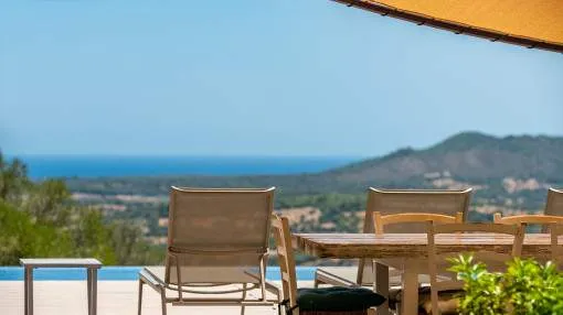 Magnífica finca de lujo en la cima de una montaña, con piscina y vistas al mar, a poca distancia de Manacor