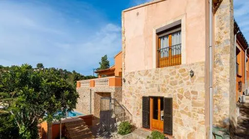 Villa familiar en Esporles con piscina y pintorescas vistas panorámicas hacia la bahía de Palma
