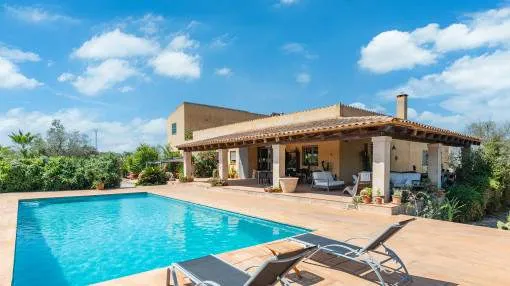 Finca mediterránea con apartamento independiente para invitados, piscina y preciosas vistas cerca de Ses Salines