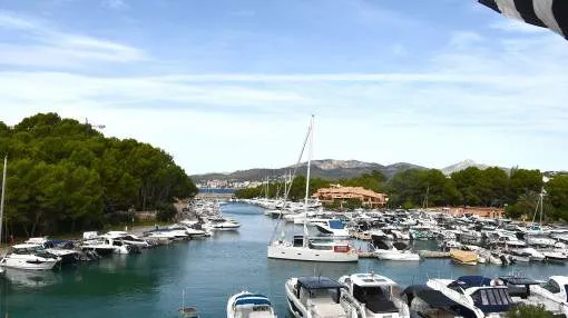 En la exclusiva zona del puerto de Santa Ponsa un apartamento de alta gama para alquiler a corto plazo