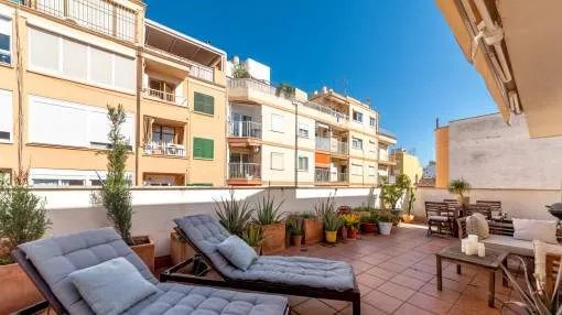 Soleado ático duplex con terraza a pocos minutos del casco antiguo de Palma