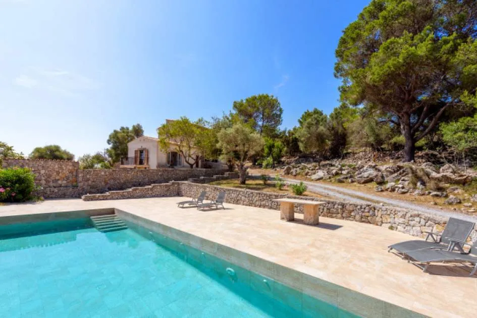 Hermosa finca con piscina y casa de invitados en Arta con vistas lejanas sobre la bahía de Canyame