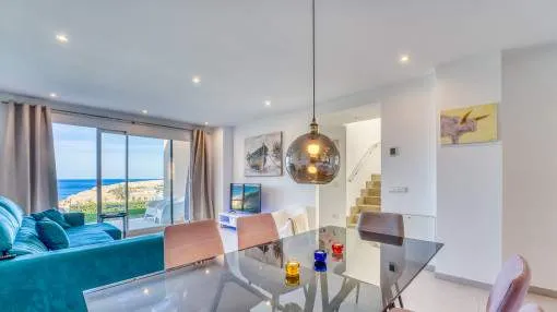 Casa como nueva con vistas al mar en un cuidado complejo residencial en Cala Lliteres