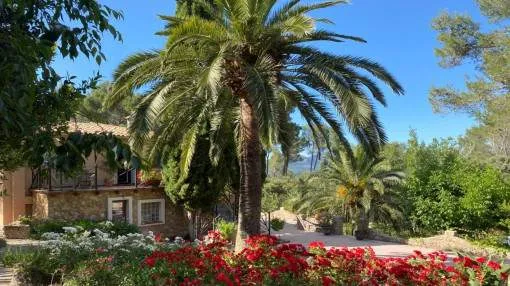 Espaciosa Villa con Piscina y Vistas Panorámicas en la Sierra de Tramuntana, Esporles