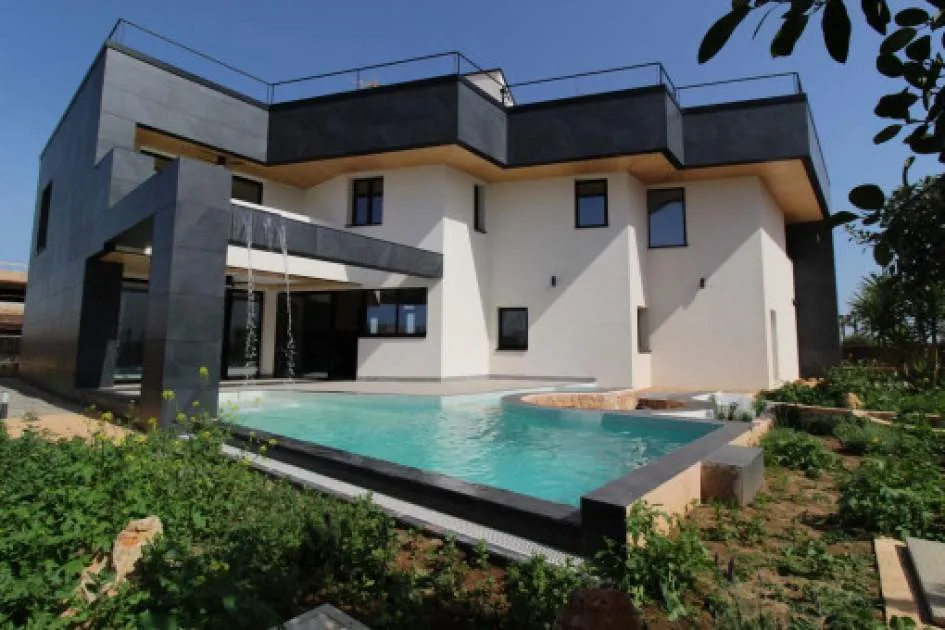 Villa única de nueva construcción con gran terraza en Sa Rapita