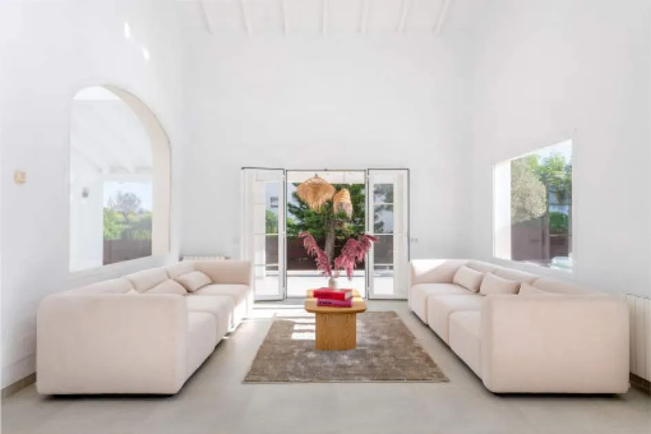 Exclusiva villa mediterránea con cuidado jardín en el corazón de Nova Santa Ponsa