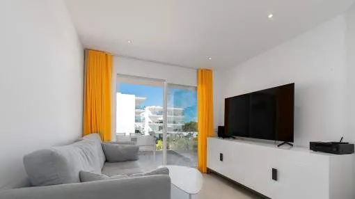 Moderno piso con dos terrazas y piscina comunitaria a poca distancia del puerto de Cala d'Or