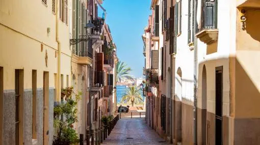 Encanto mediterráneo en Calatrava – una joya con vistas laterales al mar y alma grande