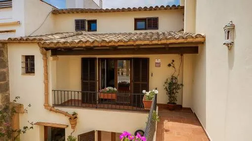 Encantadora Casa de Pueblo Reformada con Terraza en la Azotea, a Pocos Pasos del Centro Histórico de Pollença