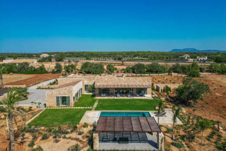 Fantástica finca de nueva construcción con piscina en Campos