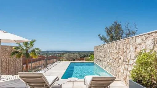 Exclusivo adosado de diseño de nueva construcción con vistas despejadas a Cabrera, amueblado y listo para entrar a vivir en Ses Salines