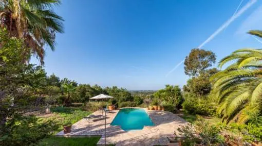 Encantadora finca con vistas magníficas, ubicación tranquila y casa de invitados independiente en Inca