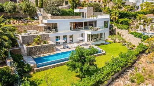 Vivienda de alta calidad en Port d’Andratx – villa moderna de estilo mediterráneo con amplio jardín
